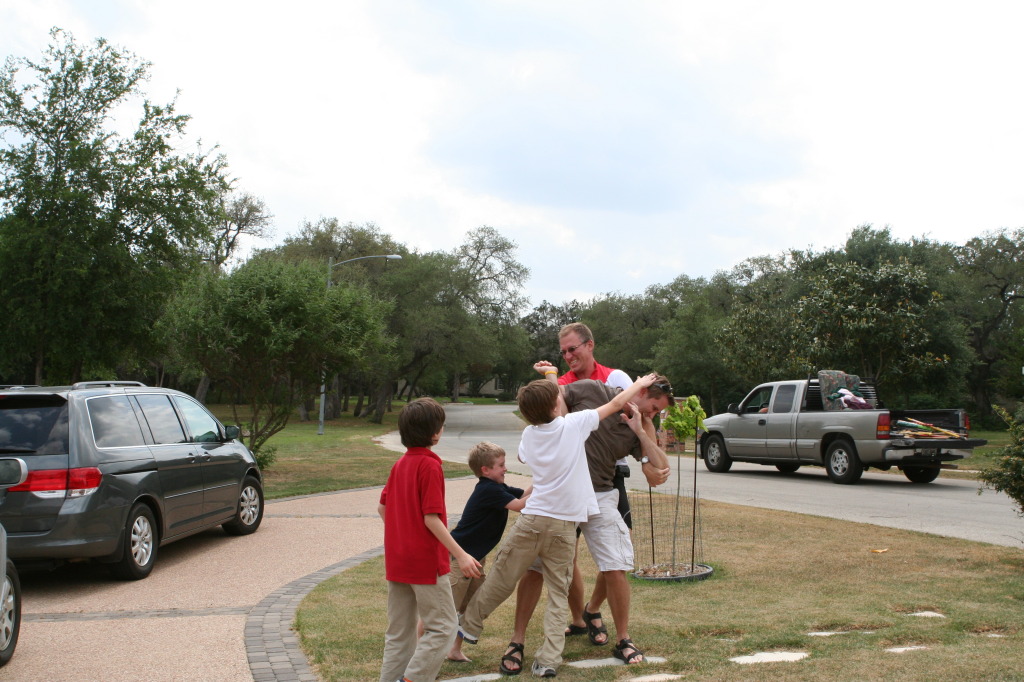 2011/04(April)/Easter/1024x768_2011-04-24-Easter-92-Josh-Travis-Chance-Dax.JPG