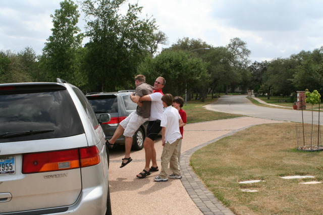 2011/04(April)/Easter/640x480_2011-04-24-Easter-83-Josh-Travis-Chance-Dax.JPG