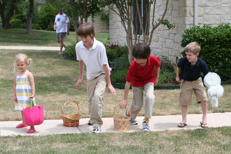 2011-04-24-Easter-03-Sydney-Chance-Dax-Ian.jpg