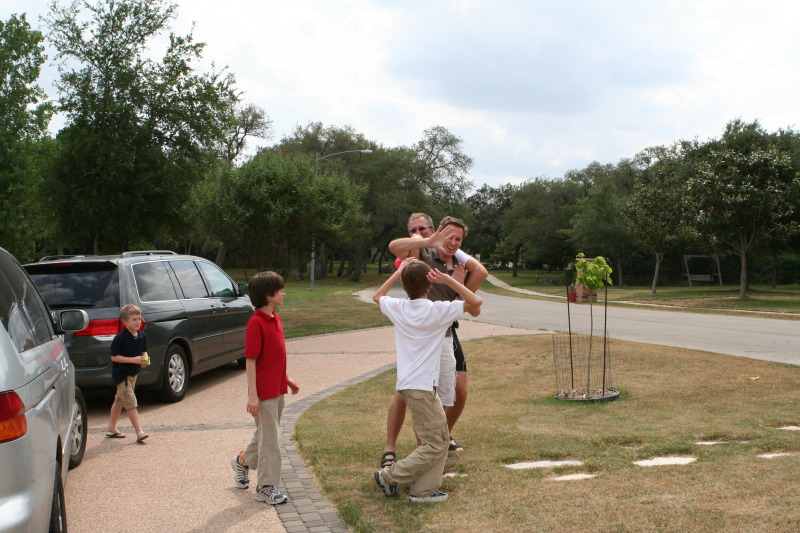 2011/04(April)/Easter/800x600_2011-04-24-Easter-90-Josh-Travis-Chance-Dax.JPG