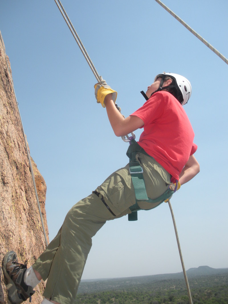 2011/04(April)/Troop214-Enchanted-Rock/800x600_2011-04-16-Troop214-Enchanted-Rock-13-Kaden.JPG