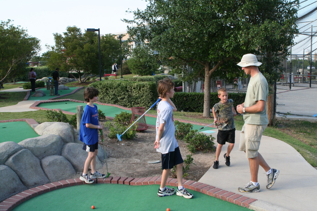 2011/05(May)/Dax-Birthday/1024x768_2011-05-08-Dax-Austin-Park-56-JC-Chance-Travis.JPG