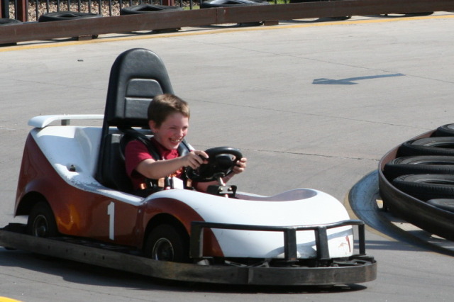 2011/05(May)/Dax-Birthday/640x480_2011-05-08-Dax-Austin-Park-02-Case.JPG