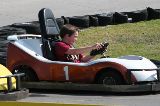 2011/05(May)/Dax-Birthday/640x480_2011-05-08-Dax-Austin-Park-03-Case.JPG