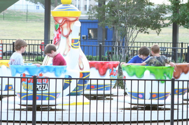 2011/05(May)/Dax-Birthday/640x480_2011-05-08-Dax-Austin-Park-69-JC-Case-Chance.JPG