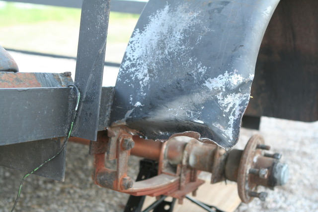 2011-06-25-scouttravel-15-broken-trailer-Broken-Trailer.JPG