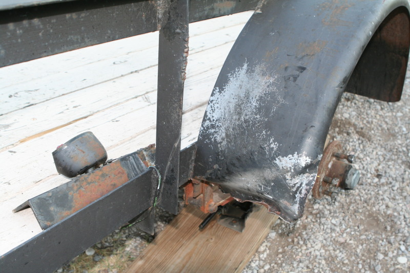 2011-06-25-scouttravel-14-broken-trailer-Broken-Trailer.JPG