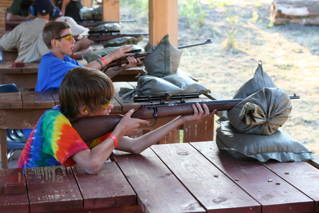 2011/06(June)/Troop-214-Summer-Camp/3-Camp-Wehinahpay/1024x768_2011-06-28-Camp-Wehinahpay-36-Chance-rifle.JPG