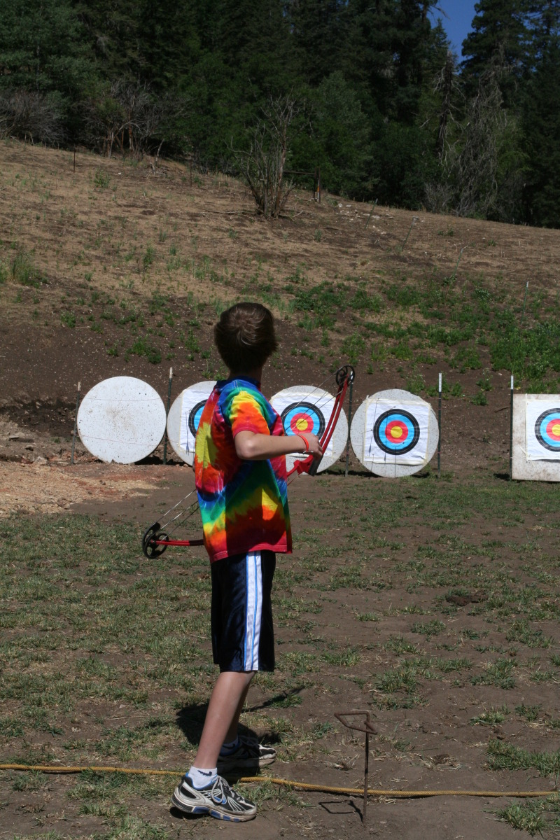 2011/06(June)/Troop-214-Summer-Camp/3-Camp-Wehinahpay/800x600_2011-06-28-Camp-Wehinahpay-09-Chance-archery.JPG