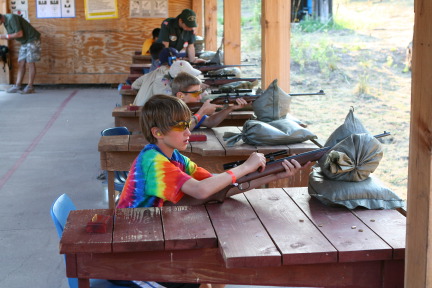 2011-06-28-Camp-Wehinahpay-34-Chance-rifle.JPG