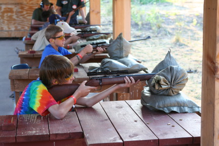 2011-06-28-Camp-Wehinahpay-35-Chance-rifle.JPG