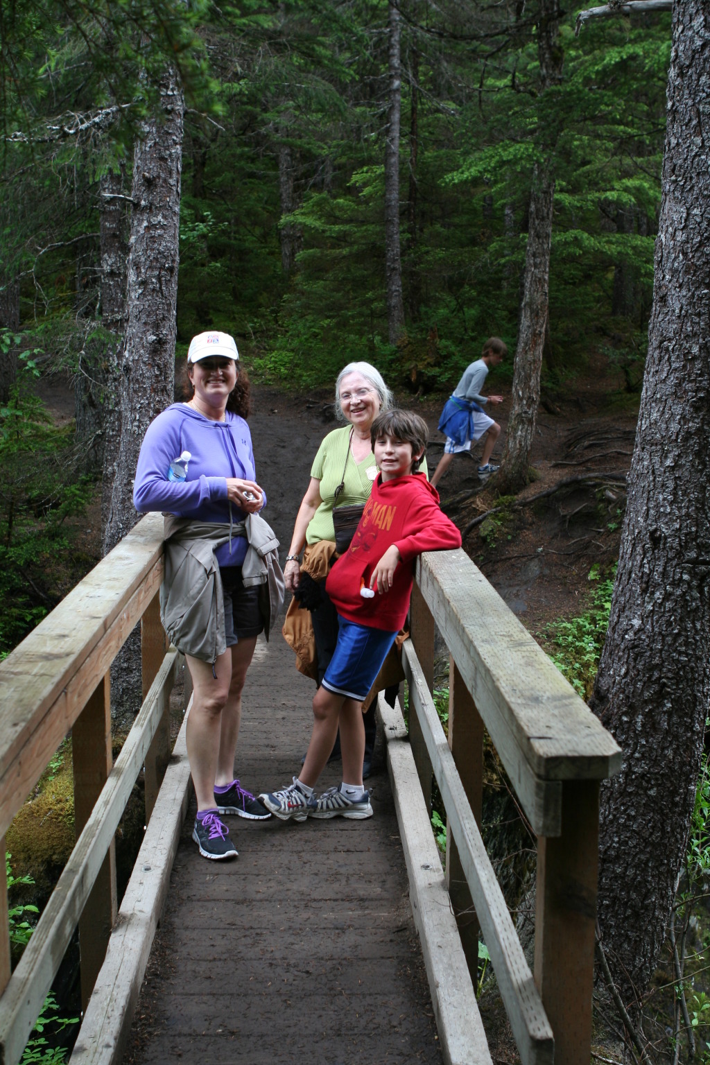 2011/07(July)/Alaska/2_Soldotna_to_Aleyska_Winner/1024x768_2011-07-14-Winner-Creek-107-Suzi-Dax-Susana-Chance.JPG