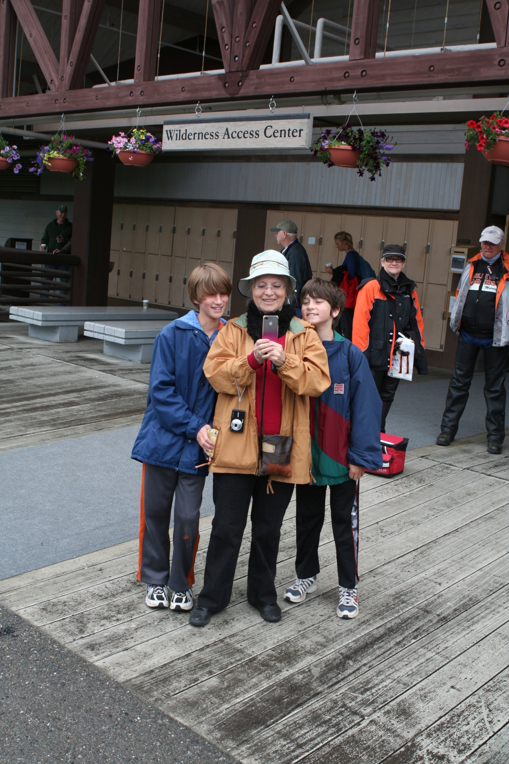 2011/07(July)/Alaska/4_Denali/1024x768_2011-07-15-Denali-014-Chance-Susana-Dax.JPG