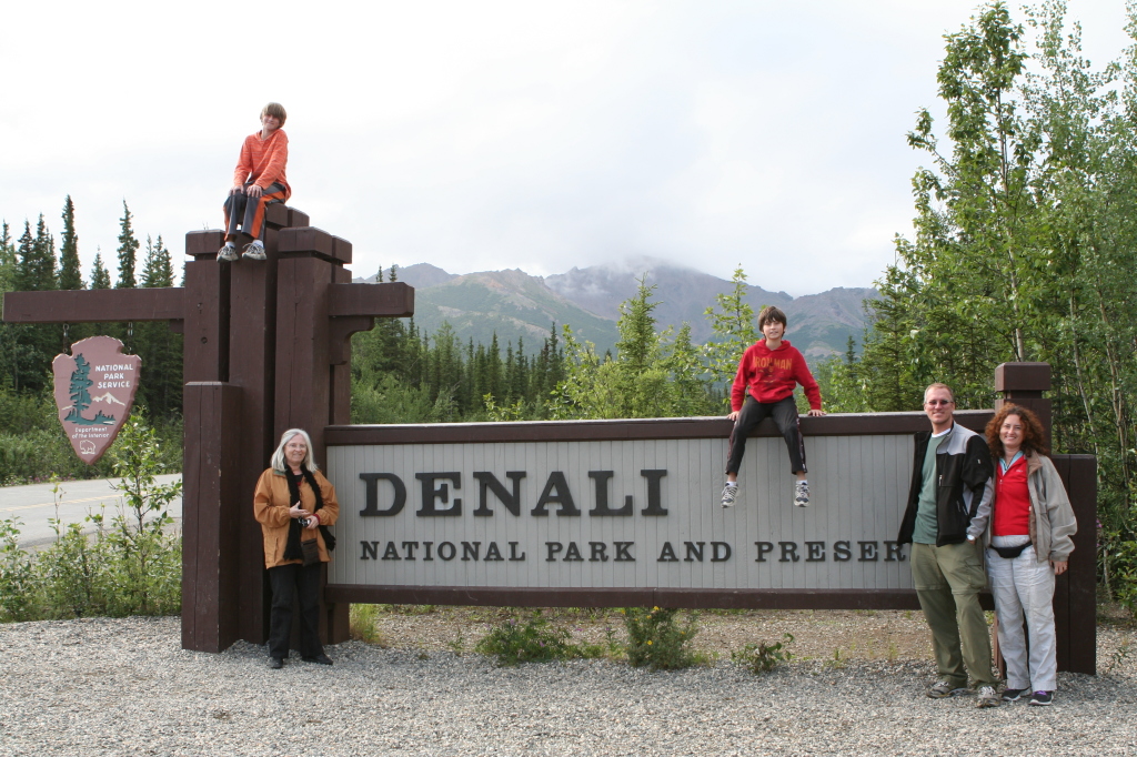 2011/07(July)/Alaska/4_Denali/1024x768_2011-07-15-Denali-144-Chance-Susana-Dax-Travis-Suzi.JPG