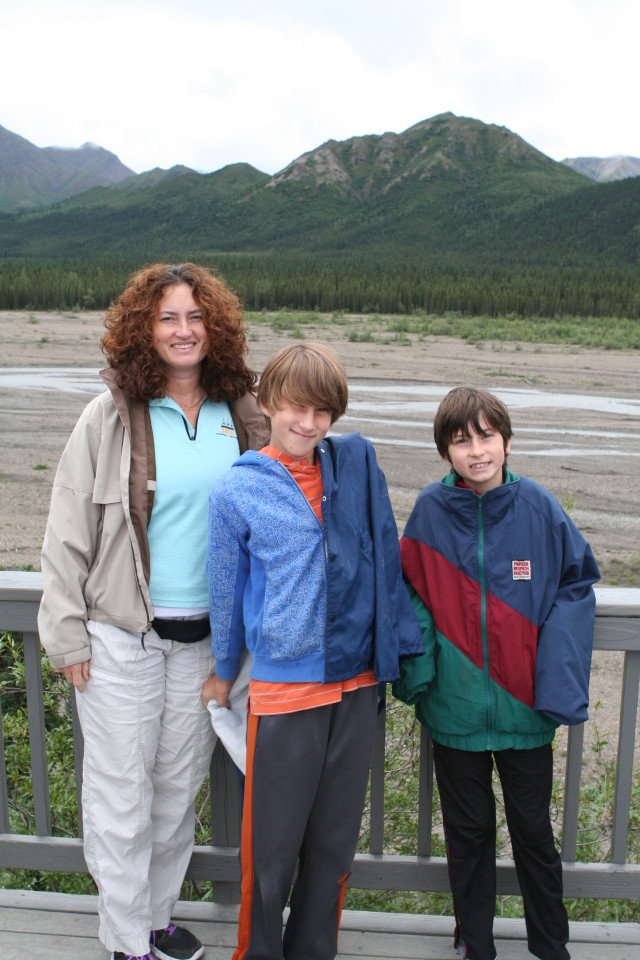 2011/07(July)/Alaska/4_Denali/640x480_2011-07-15-Denali-013-Suzi-Chance-Dax.JPG