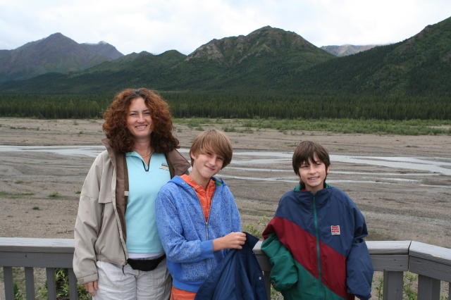 2011/07(July)/Alaska/4_Denali/640x480_2011-07-15-Denali-051-Suzi-Chance-Dax.JPG