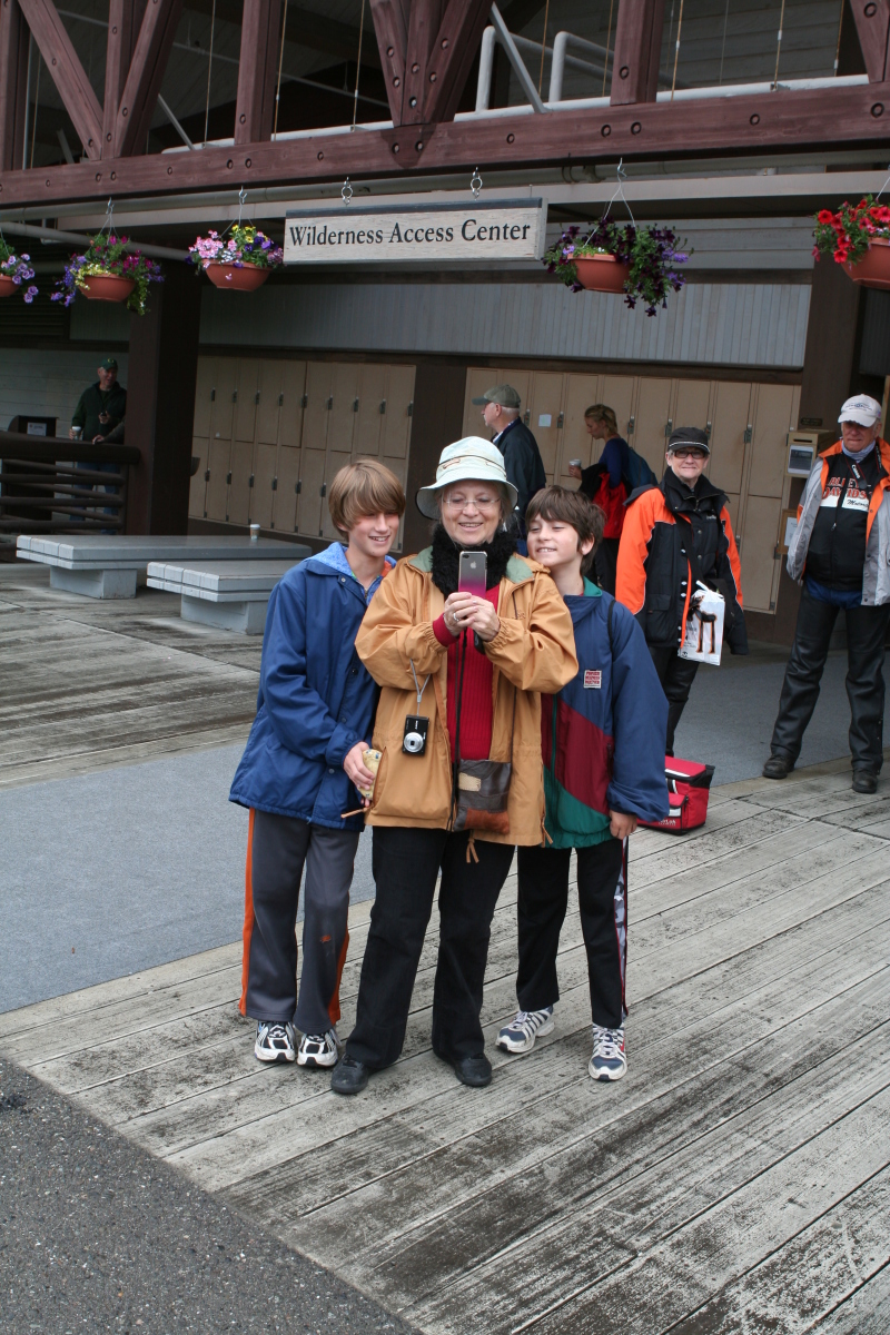 2011/07(July)/Alaska/4_Denali/800x600_2011-07-15-Denali-014-Chance-Susana-Dax.JPG