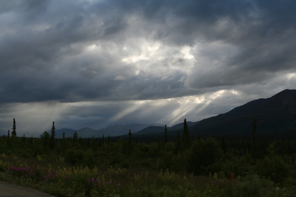 2011/07(July)/Alaska/6_Clouds_and_Rainbow/1024x768_2011-07-15-Alaska-07.JPG