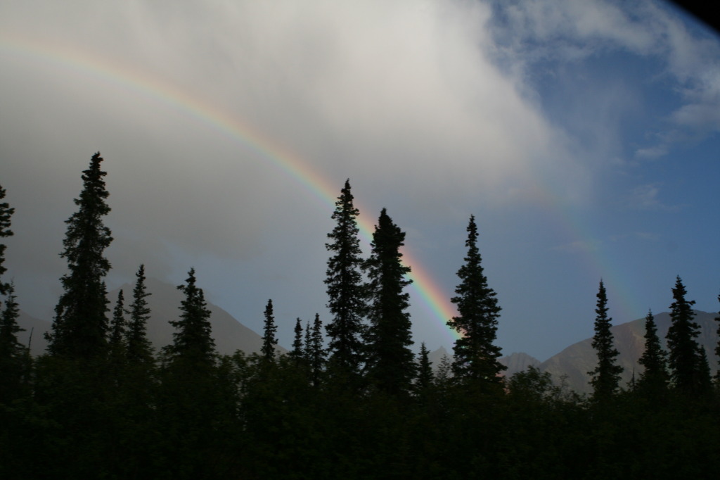 2011/07(July)/Alaska/6_Clouds_and_Rainbow/1024x768_2011-07-15-Alaska-25-Rainbow.JPG
