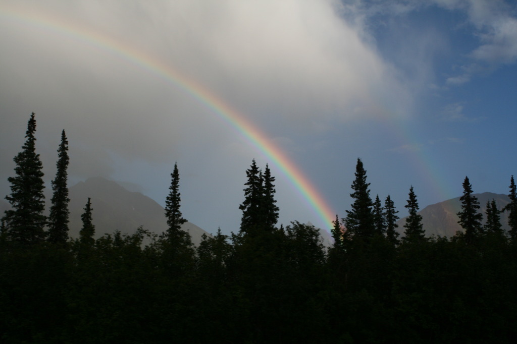 2011/07(July)/Alaska/6_Clouds_and_Rainbow/1024x768_2011-07-15-Alaska-27-Rainbow.JPG