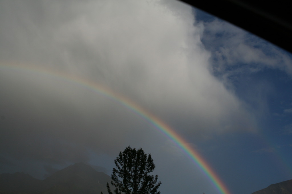 2011/07(July)/Alaska/6_Clouds_and_Rainbow/1024x768_2011-07-15-Alaska-35-Rainbow.JPG