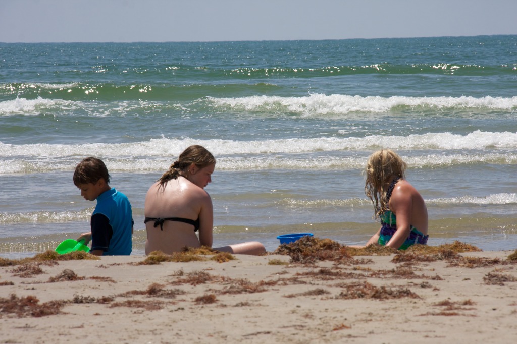 2011-07-07-Port-Aransas-51-Sachin-Brittney-Zeta.jpg