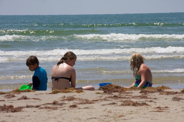 2011-07-07-Port-Aransas-51-Sachin-Brittney-Zeta.jpg