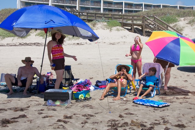 2011/07(July)/Port-Aransas/07-09-Port-Aransas-Beach/640x480_2011-07-09-Port-Aransas-Beach-27-Doug-Suzi-Kavita-McKenzie-Sachin.jpg