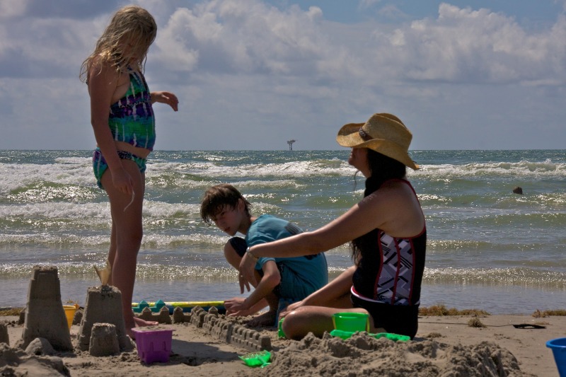 2011/07(July)/Port-Aransas/07-09-Port-Aransas-Beach/800x600_2011-07-09-Port-Aransas-Beach-09-Zeta-Chance-Kiffin.jpg