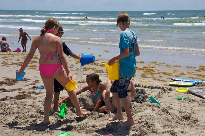 2011/07(July)/Port-Aransas/07-09-Port-Aransas-Beach/800x600_2011-07-09-Port-Aransas-Beach-55-Brittney-Sachin-Kalyani-McKenzie-Chance.jpg