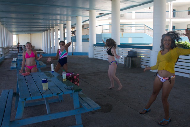 2011-07-09-Port-Aransas-11-McKenzie-Kalyani-Brittney-Kavita-whacky-jacks.jpg