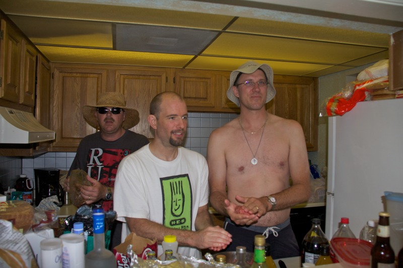 2011/07(July)/Port-Aransas/07-09-Port-Aransas-Miscellaneous/800x600_2011-07-09-Port-Aransas-02-Doug-Ren-Travis.jpg