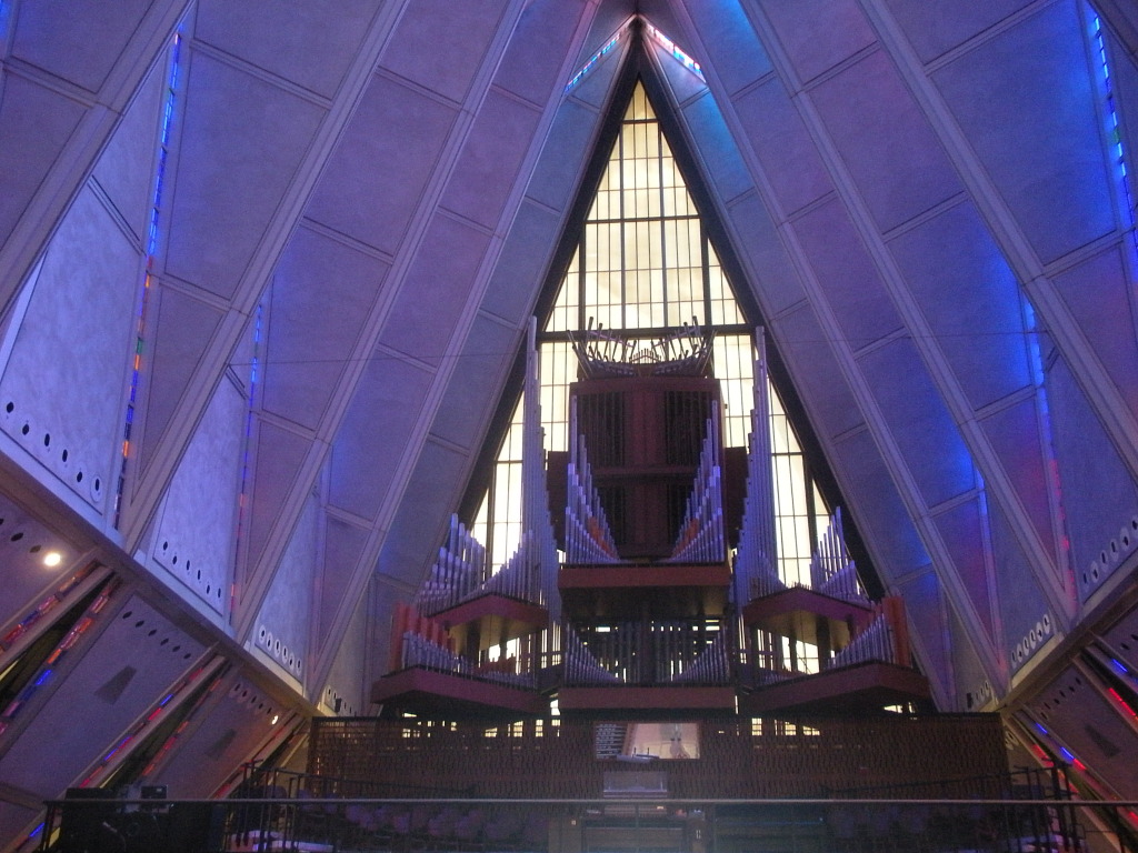 2011/08(August)/19th-Anniversary/1024x768_2012-08-19-Travis-Suzi-19th-Anniversary-4-Airforce-Academy.JPG