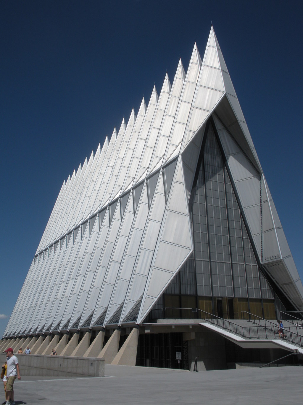 2011/08(August)/19th-Anniversary/1024x768_2012-08-19-Travis-Suzi-19th-Anniversary-5-Airforce-Academy.JPG