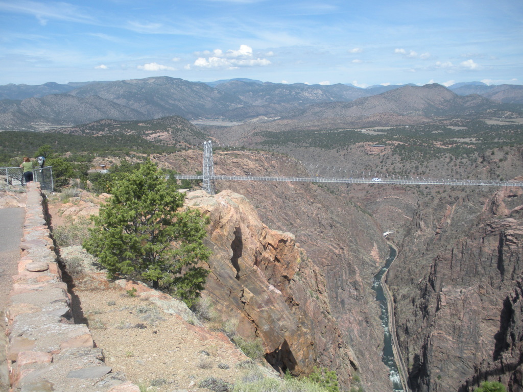 2011/08(August)/19th-Anniversary/1024x768_2012-08-20-Travis-Suzi-19th-Anniversary-07-Royal-Gorge.JPG