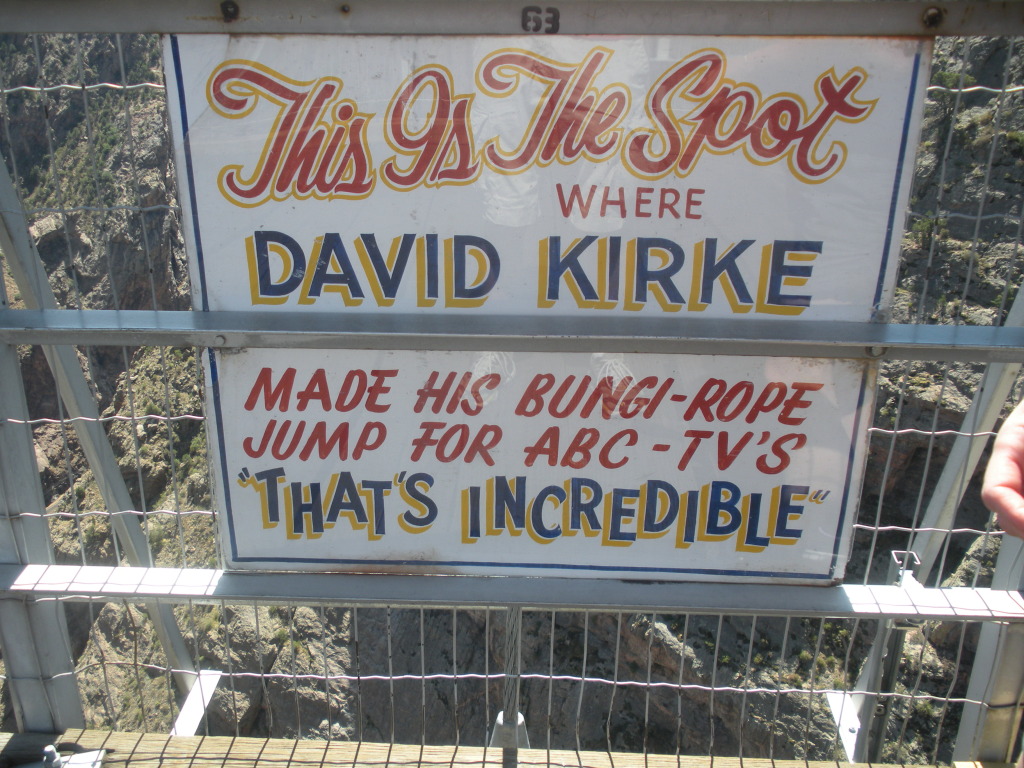 2011/08(August)/19th-Anniversary/1024x768_2012-08-20-Travis-Suzi-19th-Anniversary-15-Royal-Gorge.JPG