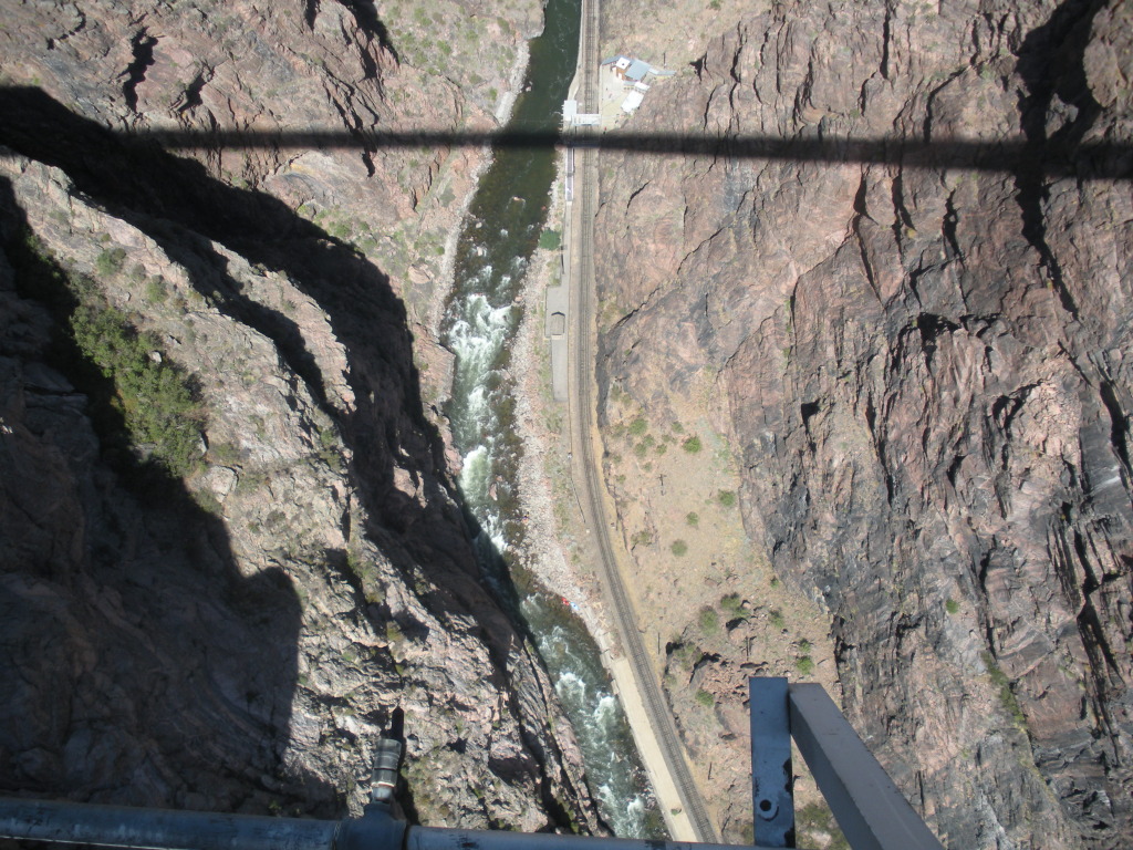 2011/08(August)/19th-Anniversary/1024x768_2012-08-20-Travis-Suzi-19th-Anniversary-18-Royal-Gorge.JPG