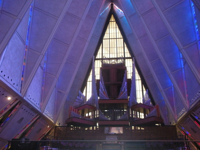 2011/08(August)/19th-Anniversary/640x480_2012-08-19-Travis-Suzi-19th-Anniversary-4-Airforce-Academy.JPG