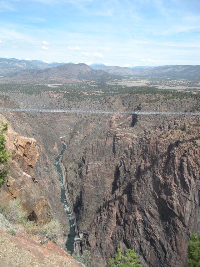 2011/08(August)/19th-Anniversary/640x480_2012-08-20-Travis-Suzi-19th-Anniversary-13-Royal-Gorge.JPG
