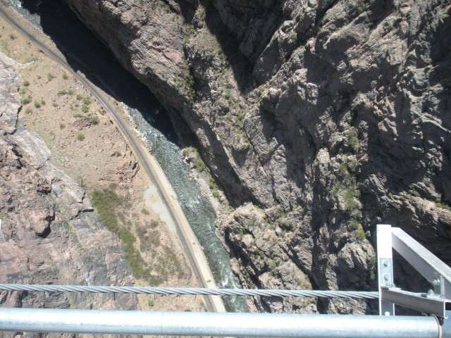2011/08(August)/19th-Anniversary/640x480_2012-08-20-Travis-Suzi-19th-Anniversary-16-Royal-Gorge.JPG