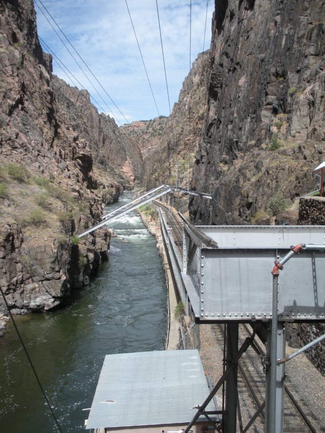 2011/08(August)/19th-Anniversary/640x480_2012-08-20-Travis-Suzi-19th-Anniversary-34-Royal-Gorge.JPG