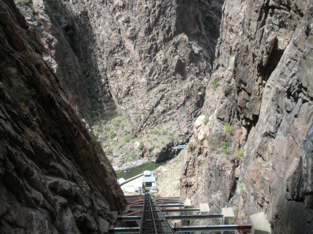 2011/08(August)/19th-Anniversary/640x480_2012-08-20-Travis-Suzi-19th-Anniversary-38-Royal-Gorge.JPG