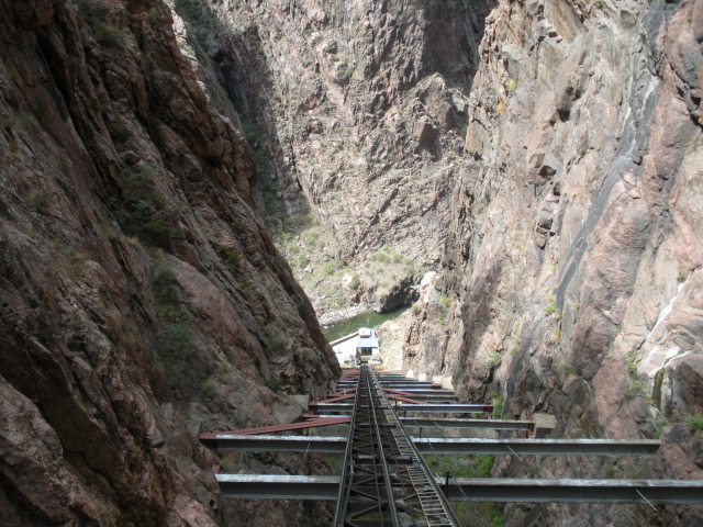 2011/08(August)/19th-Anniversary/640x480_2012-08-20-Travis-Suzi-19th-Anniversary-39-Royal-Gorge.JPG