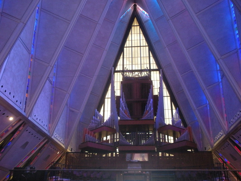 2011/08(August)/19th-Anniversary/800x600_2012-08-19-Travis-Suzi-19th-Anniversary-4-Airforce-Academy.JPG