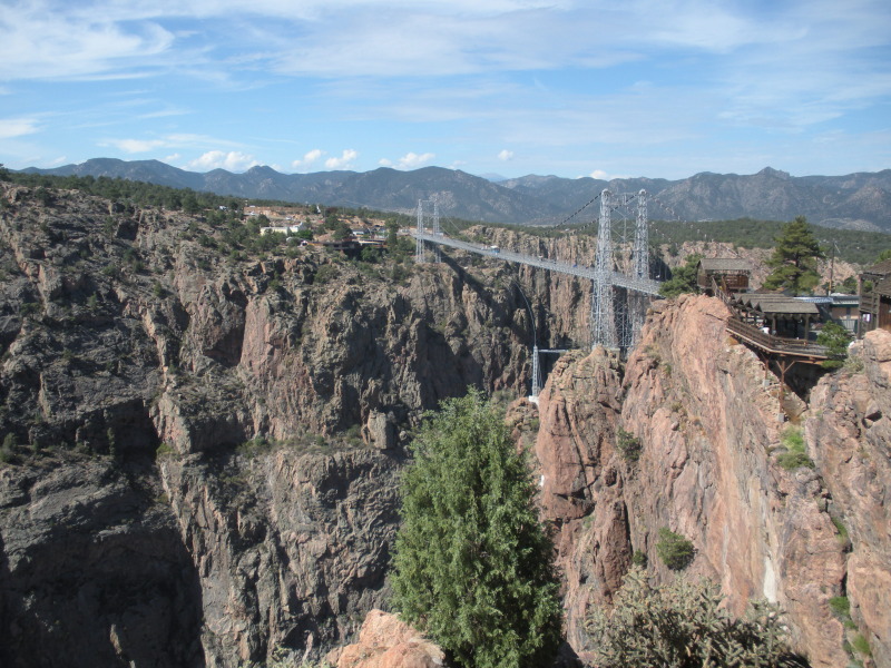 2011/08(August)/19th-Anniversary/800x600_2012-08-20-Travis-Suzi-19th-Anniversary-01-Royal-Gorge.JPG
