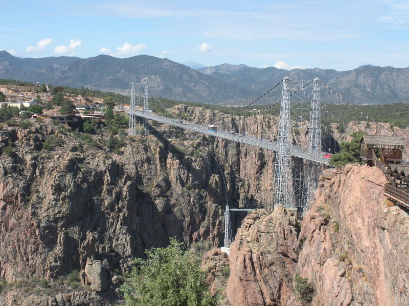 2011/08(August)/19th-Anniversary/800x600_2012-08-20-Travis-Suzi-19th-Anniversary-02-Royal-Gorge.JPG