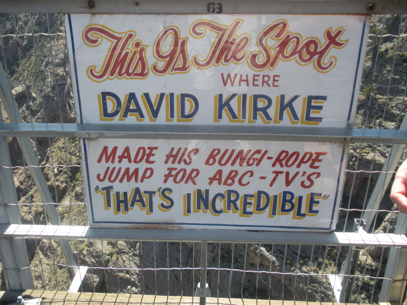 2011/08(August)/19th-Anniversary/800x600_2012-08-20-Travis-Suzi-19th-Anniversary-15-Royal-Gorge.JPG