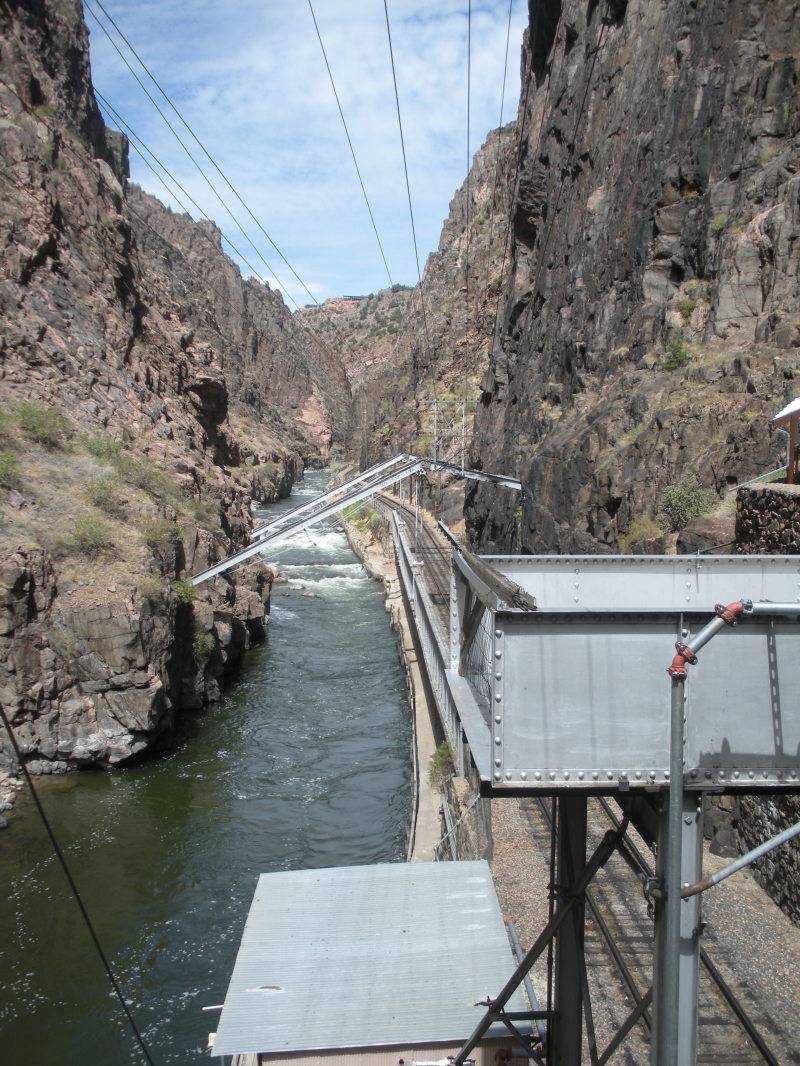 2011/08(August)/19th-Anniversary/800x600_2012-08-20-Travis-Suzi-19th-Anniversary-34-Royal-Gorge.JPG