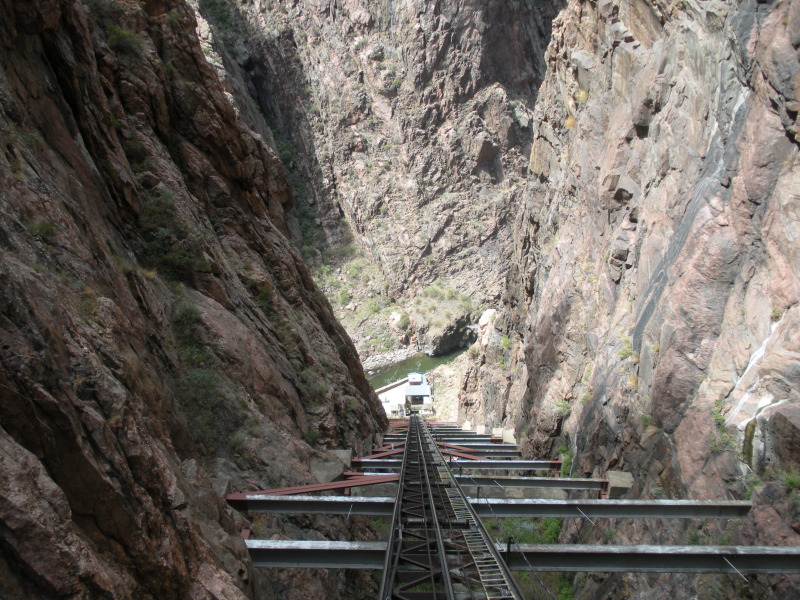 2011/08(August)/19th-Anniversary/800x600_2012-08-20-Travis-Suzi-19th-Anniversary-39-Royal-Gorge.JPG