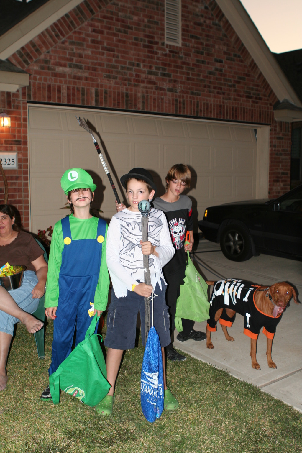 2011/10(October)/Halloween/1024x768_2011-10-31-Halloween-09-Dax-Chance-Case-Bevo.JPG
